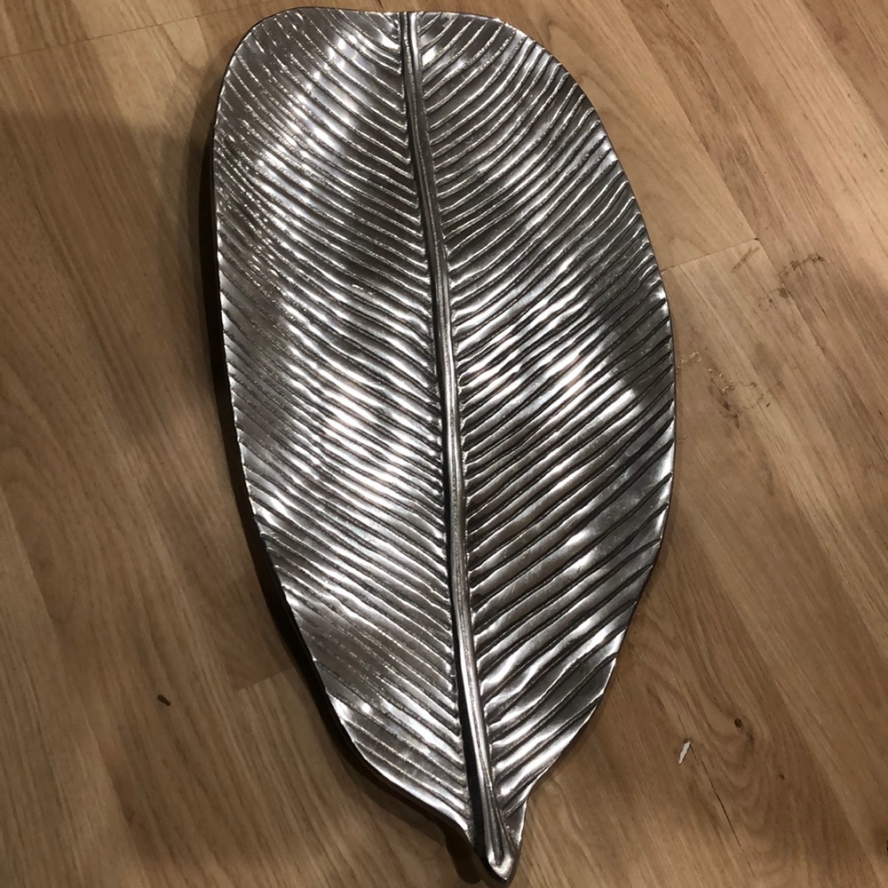 Peltrina silver banana leaf platter